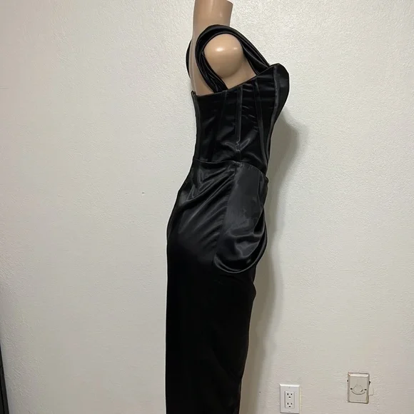 Gigii’s Dress - Picture 2 of 6